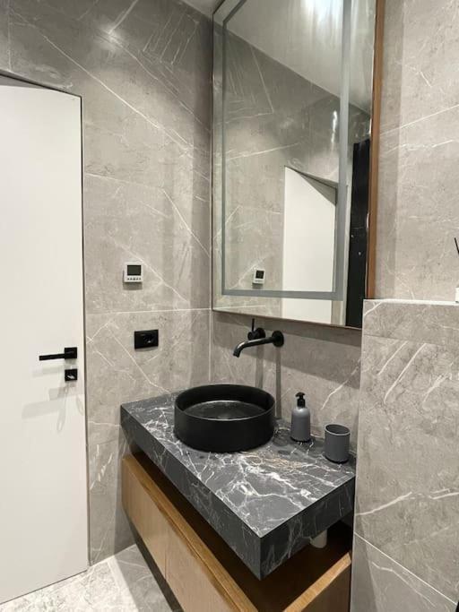 Angry Architects Apartment01 Tirana Esterno foto