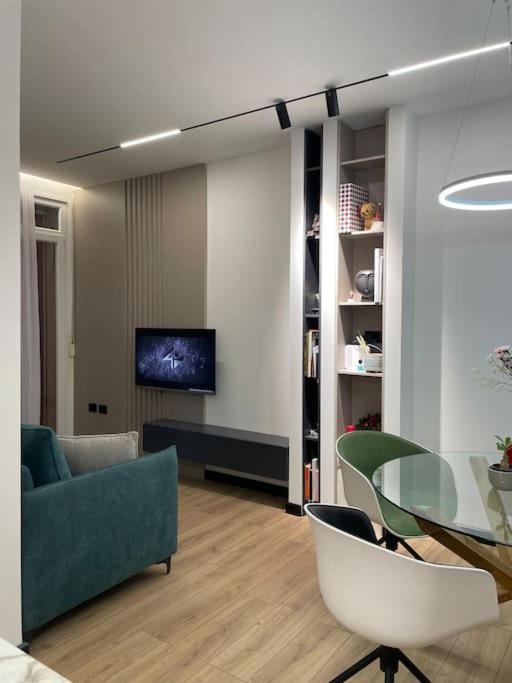 Angry Architects Apartment01 Tirana Esterno foto